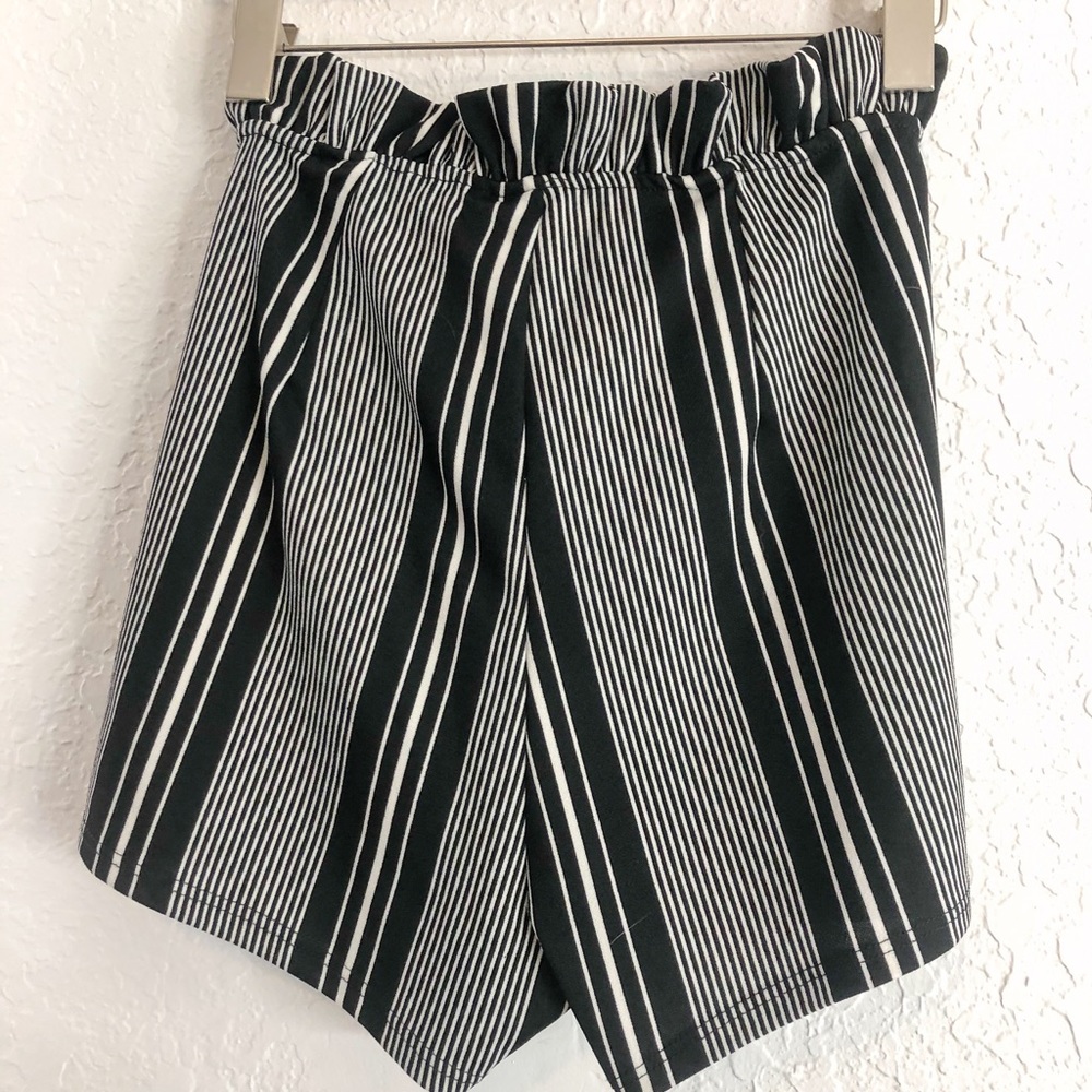 Black and White Shorts - Picture 3 of 3